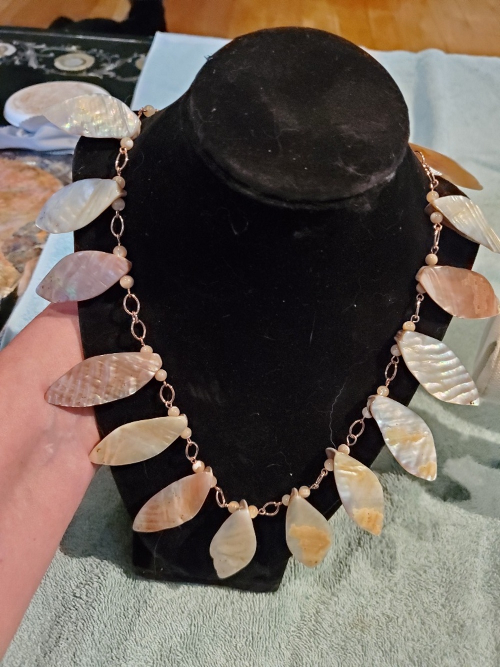 Women's necklace shells & copper colored with adjustable girth extender